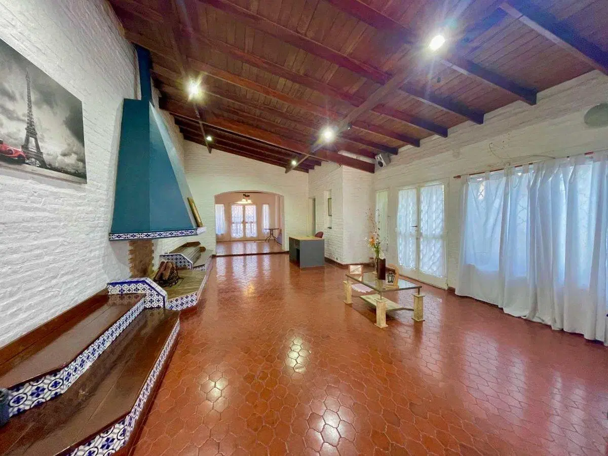 VENTA CASA MULTIFAMILIAR JARDIN Y COCHERA WILDE 5