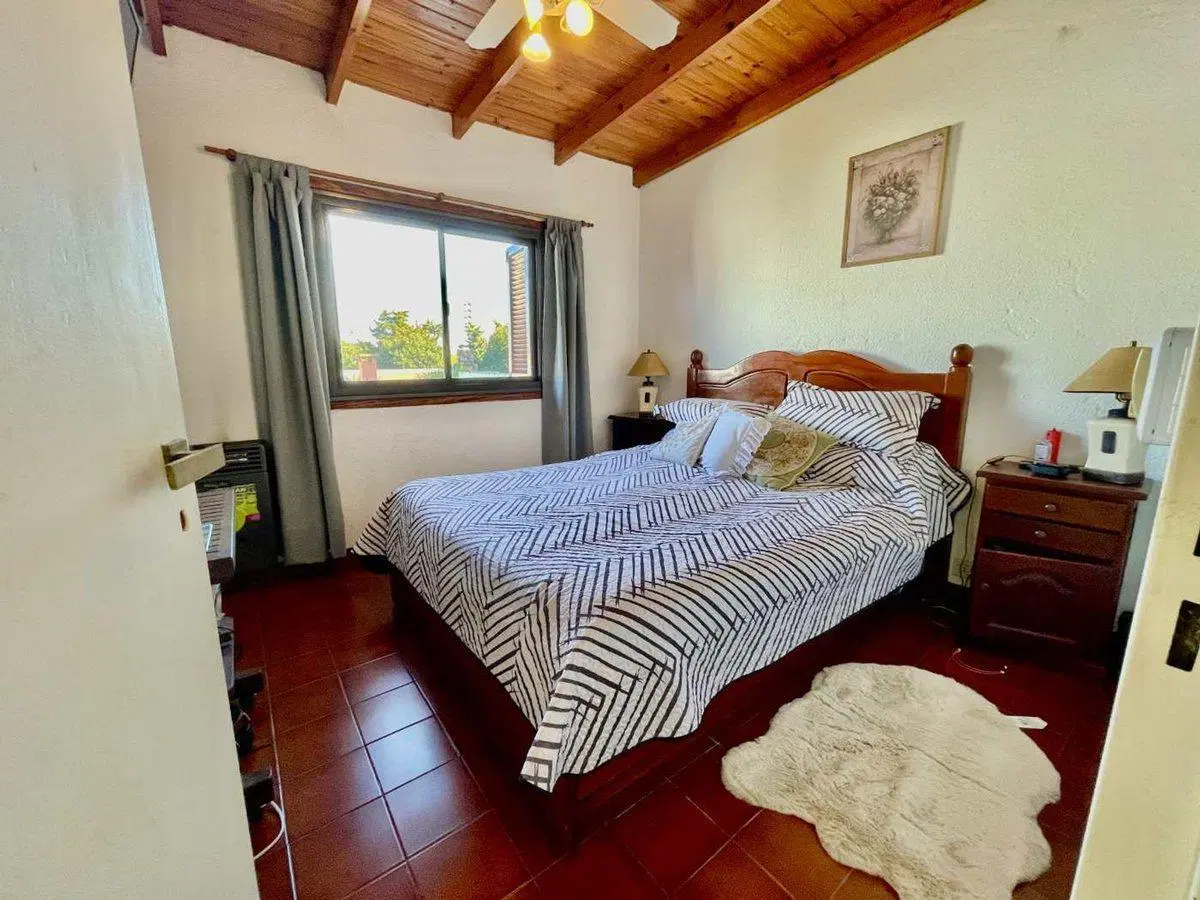 VENTA CASA MULTIFAMILIAR JARDIN Y COCHERA WILDE 4