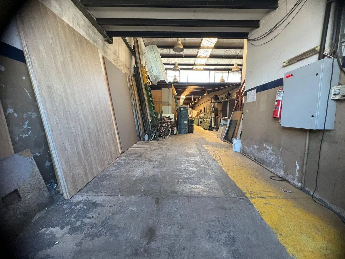 GALPON EN VENTA CON OFICINAS EN AVELLANEDA 5