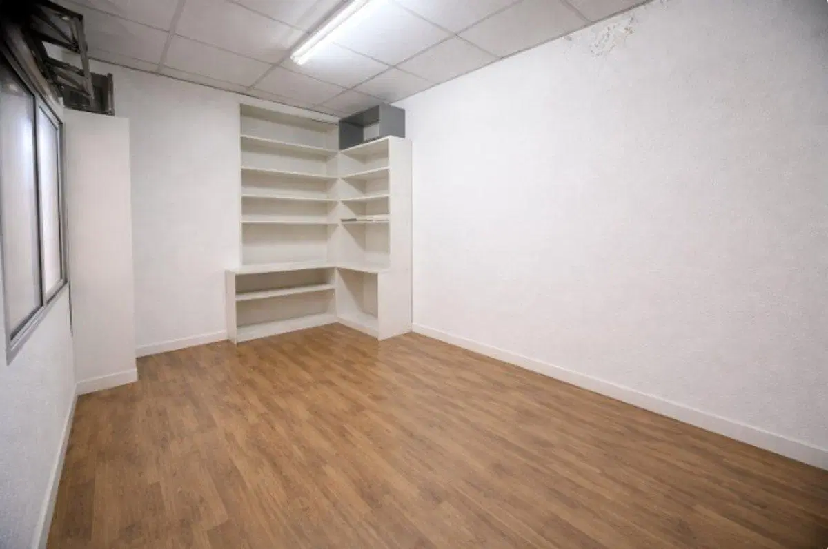 GALPON EN VENTA CON OFICINAS EN AVELLANEDA 5