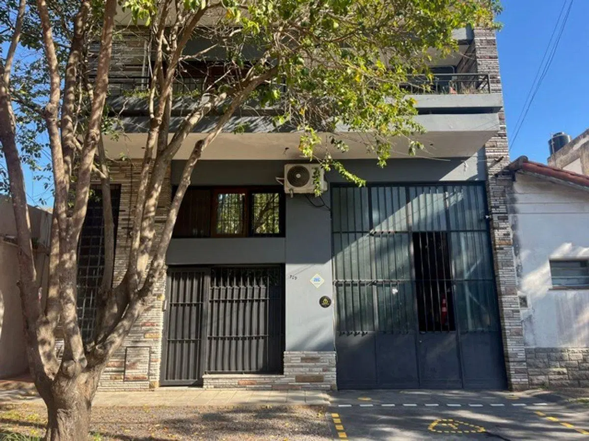 VENTA EN BLOCK (DEPOSITO-GALPON-VIVIENDA) QUILMES 2