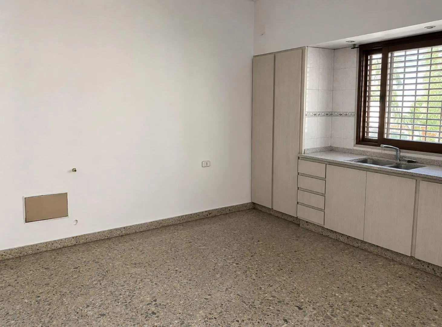 VENTA EN BLOCK (DEPOSITO-GALPON-VIVIENDA) QUILMES 8