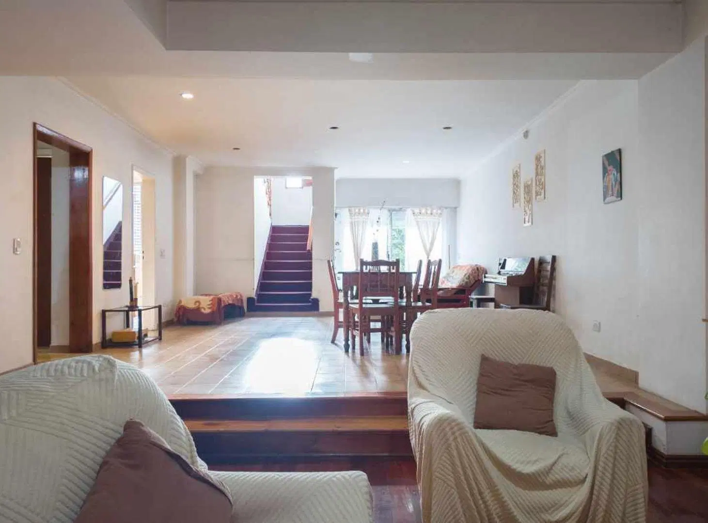 CASA 6 AMB CON COCHERA Y PARQUE EN VENTA, QUILMES 2