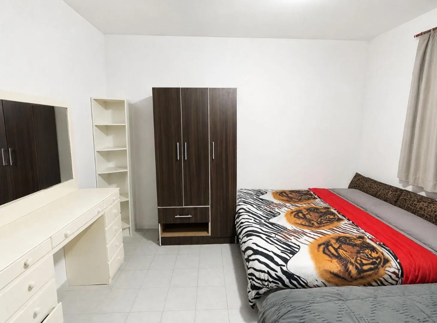CASA 4 AMBIENTES VENTA LUIS GUILLON CON LOCAL 2