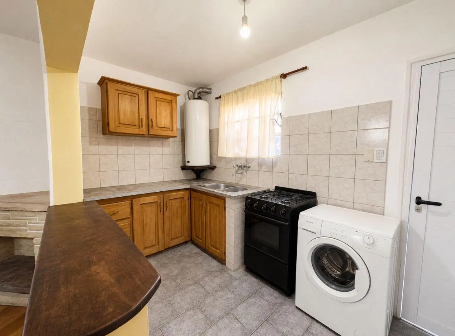 CASA 4 AMBIENTES VENTA LUIS GUILLON CON LOCAL 3