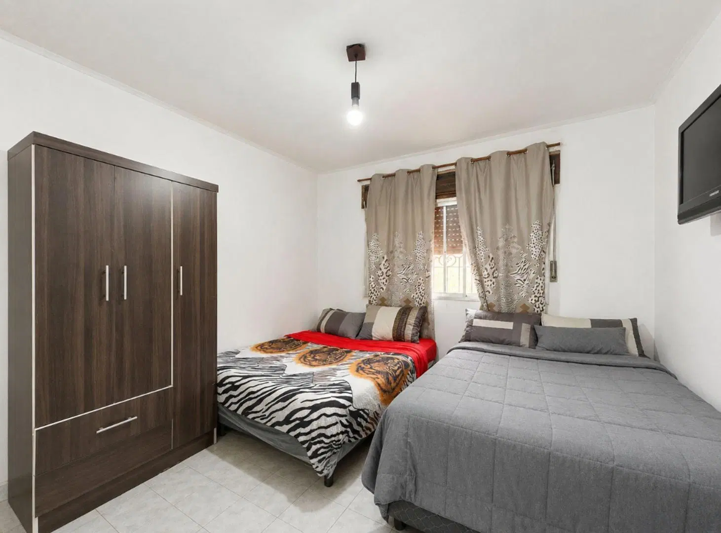 CASA 4 AMBIENTES VENTA LUIS GUILLON CON LOCAL 4
