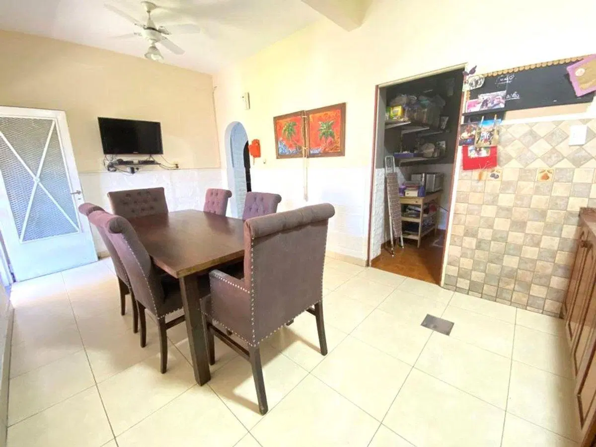 CASA 3 AMB EN VENTA EN SAN JUSTO PILETA COCHERA 5