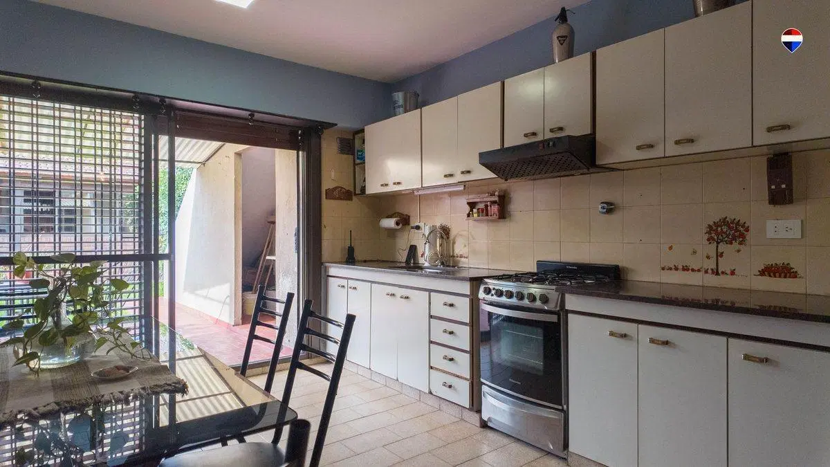VENTA CASA 3 AMB C/PARQUE ,COCHERA,QUINCHO BERNAL 5