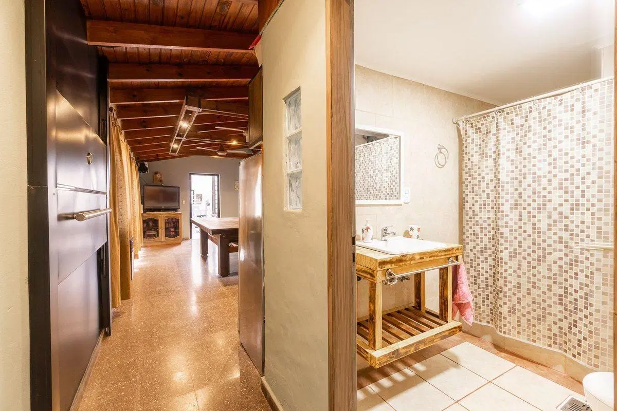 CASA EN VENTA EN BERNAL  PARQUE QUINCHO Y PISCINA 2