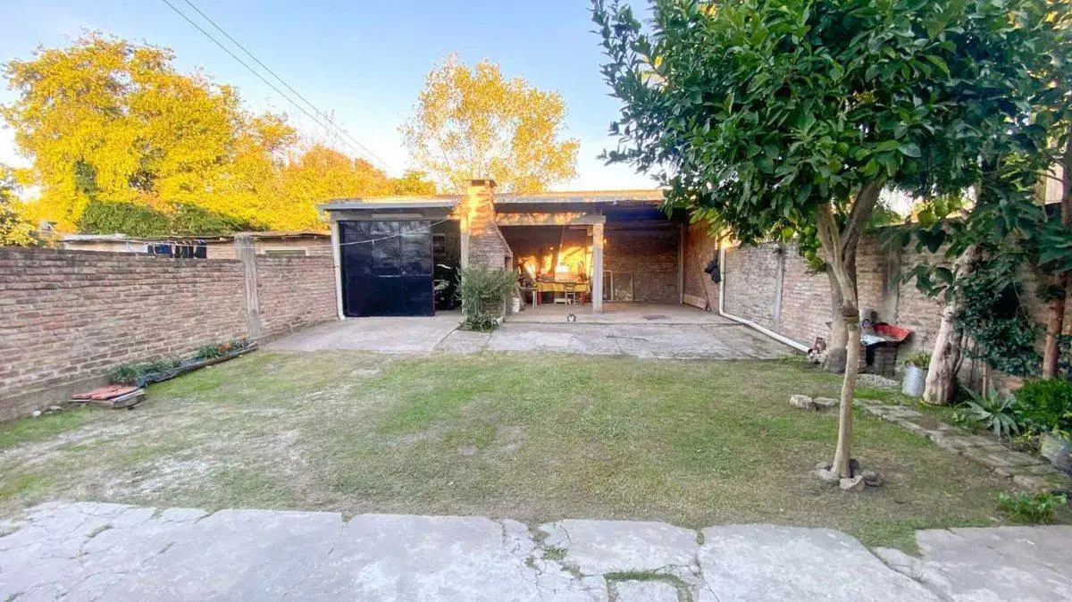 VENTA CASA MULTIFAMILIAR 6 AMBIENTES EN GUERNICA 2