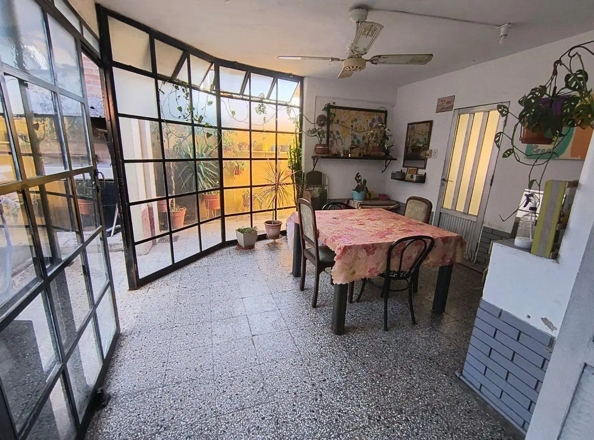 VENTA CASA MULTIFAMILIAR CON COCHERA LANUS ESTE 3