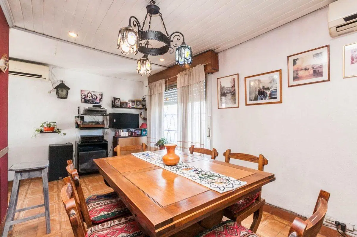 VENTA CASA MULTIFAMILIAR CON COCHERA LANUS ESTE 2