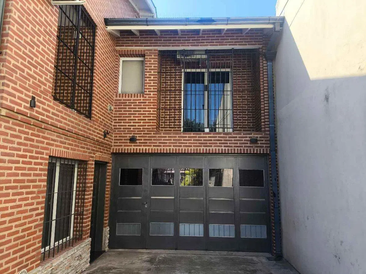 Venta Casa 5 amb en Longchamps + dpto de 2 amb 4