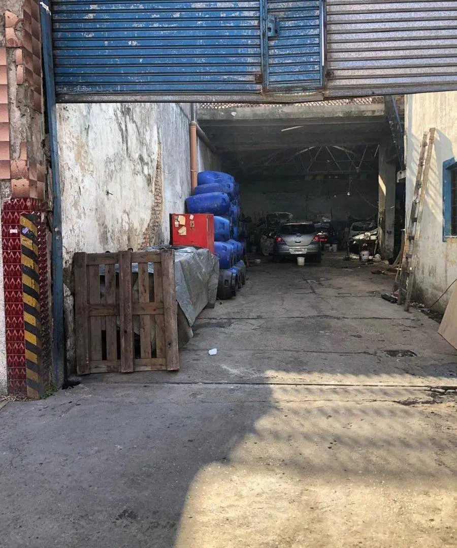 VENTA DE GALPON CON GRUA Y DEPTO 3AMB EN POMPEYA 2