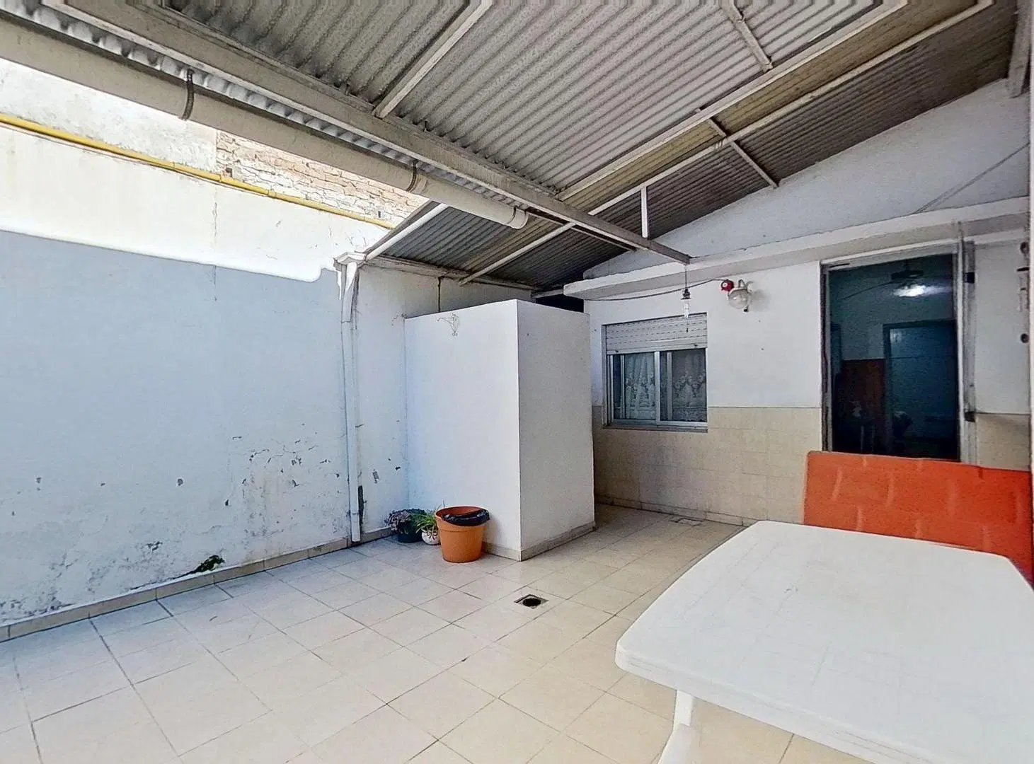 VENTA Casa 3 ambientes Sarandí con patio, lavadero 2