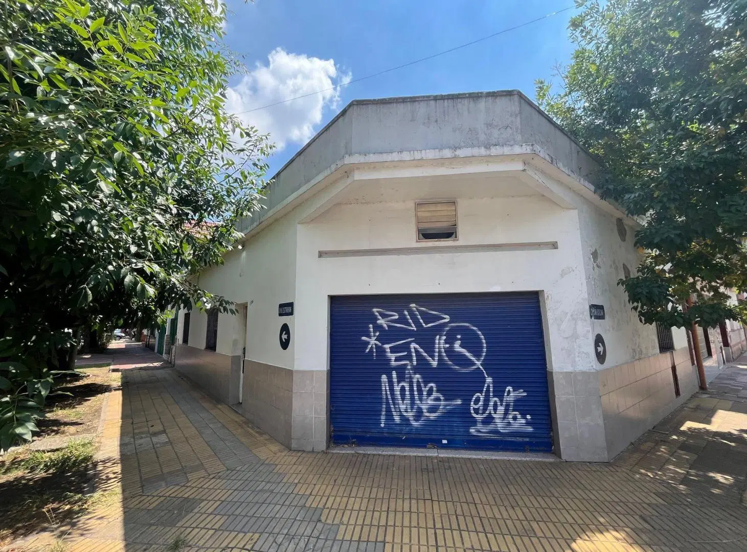 VENTA CASA 3 AMB CON COCHERA/LOCAL EN SARANDI 5