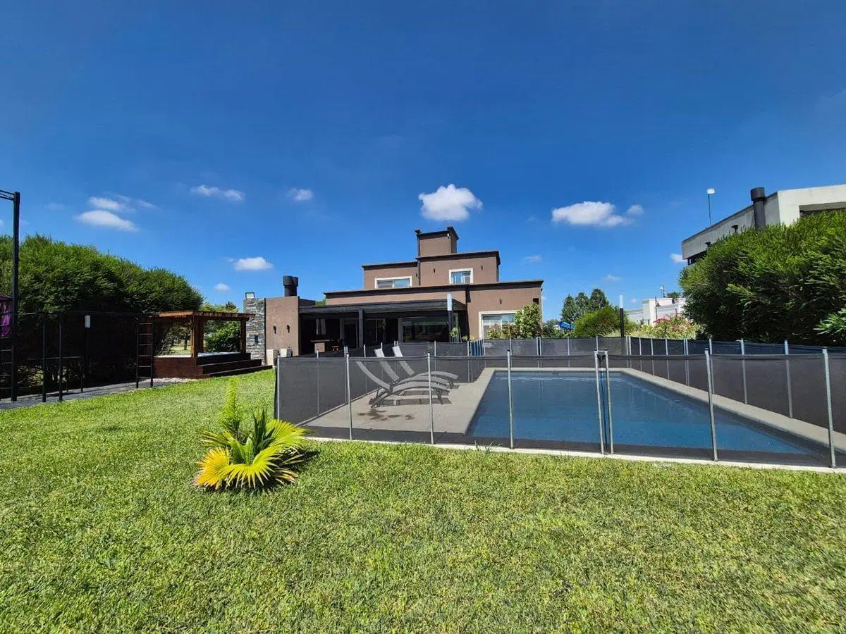 CASA 5 AMBIENTES EN VENTA EN CANNING A LA LAGUNA 4