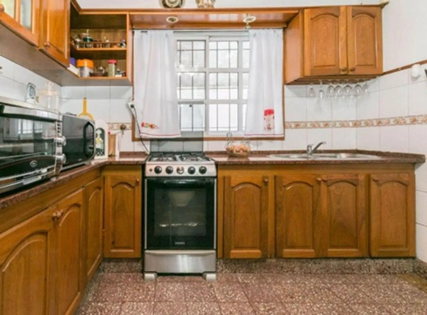 VENTA CASA 4 AMB C/PARQUE Y QUINCHO EN LANÚS 2
