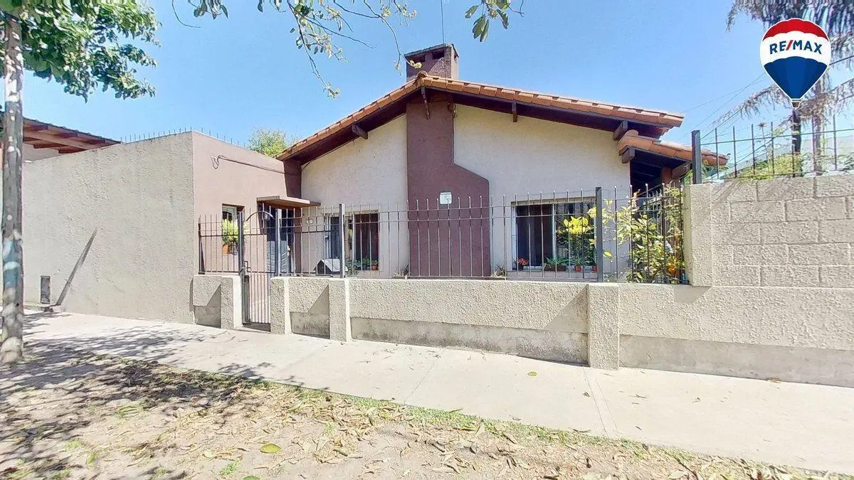 CASA 3 AMBIENTES COCHERA PILETA TEMPERLEY 2