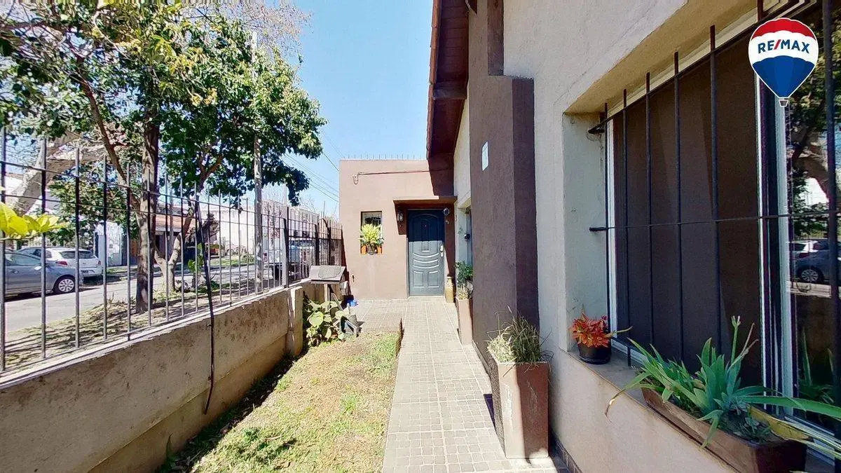 CASA 3 AMBIENTES COCHERA PILETA TEMPERLEY 3