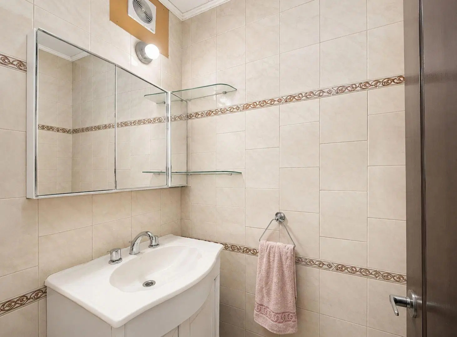 DEPARTAMENTO  4 AMBIENTES VENTA AVELLANEDA CENTRO 4