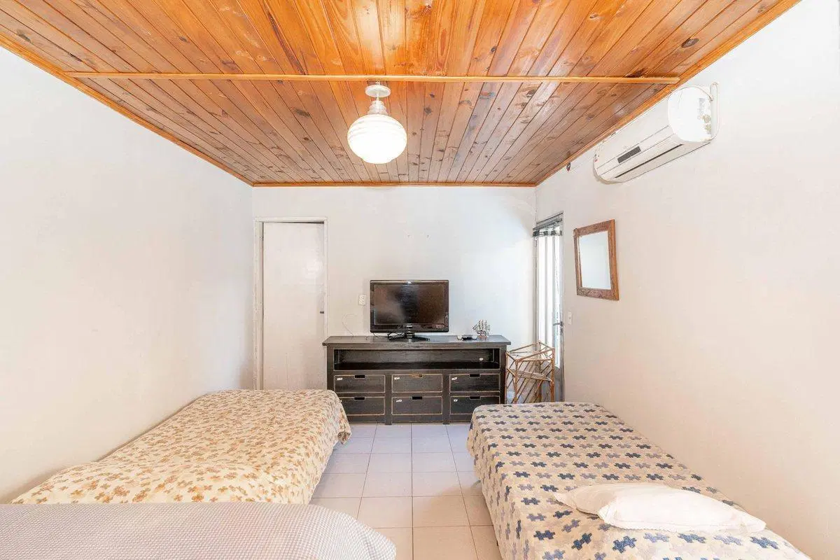 VENTA CASA 3 AMBIENTES COCHERA FLORENCIO VARELA 8