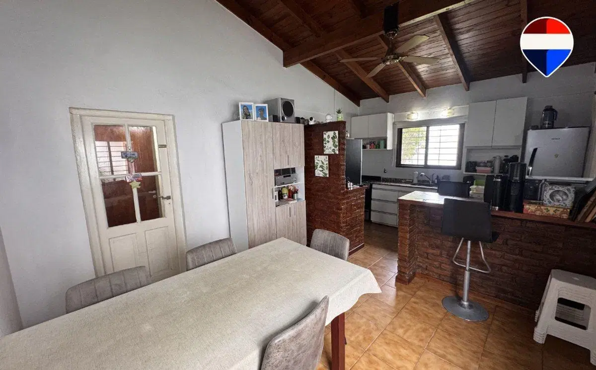 VENTA CASA 3 AMBIENTES CON JARDIN COCHERA DOBLE 5
