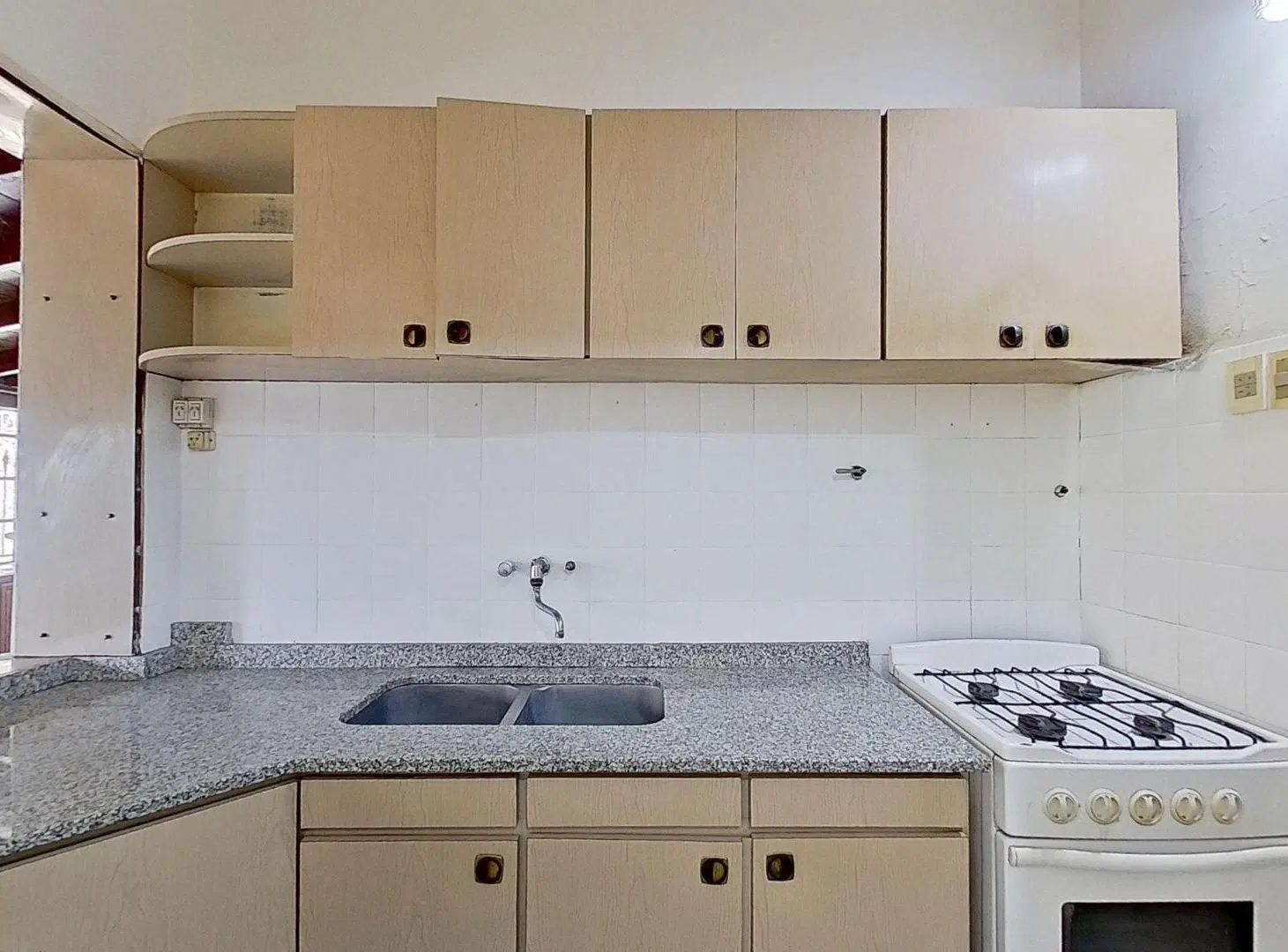 VENTA CASA 4 AMB CON JARDIN Y QUINCHO EN QUILMES 3