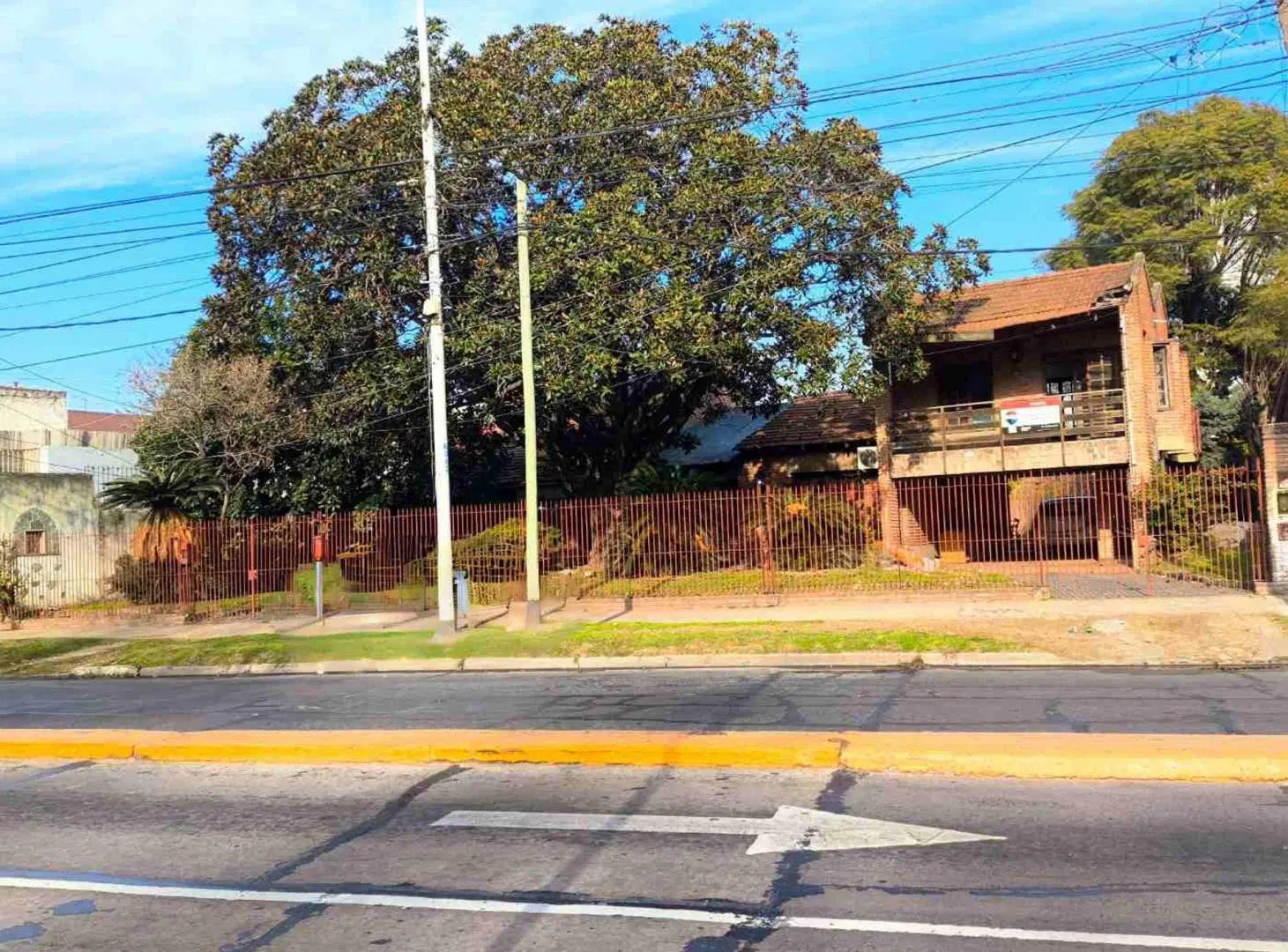 Casa multifamiliar en venta en Wilde con jardin 2