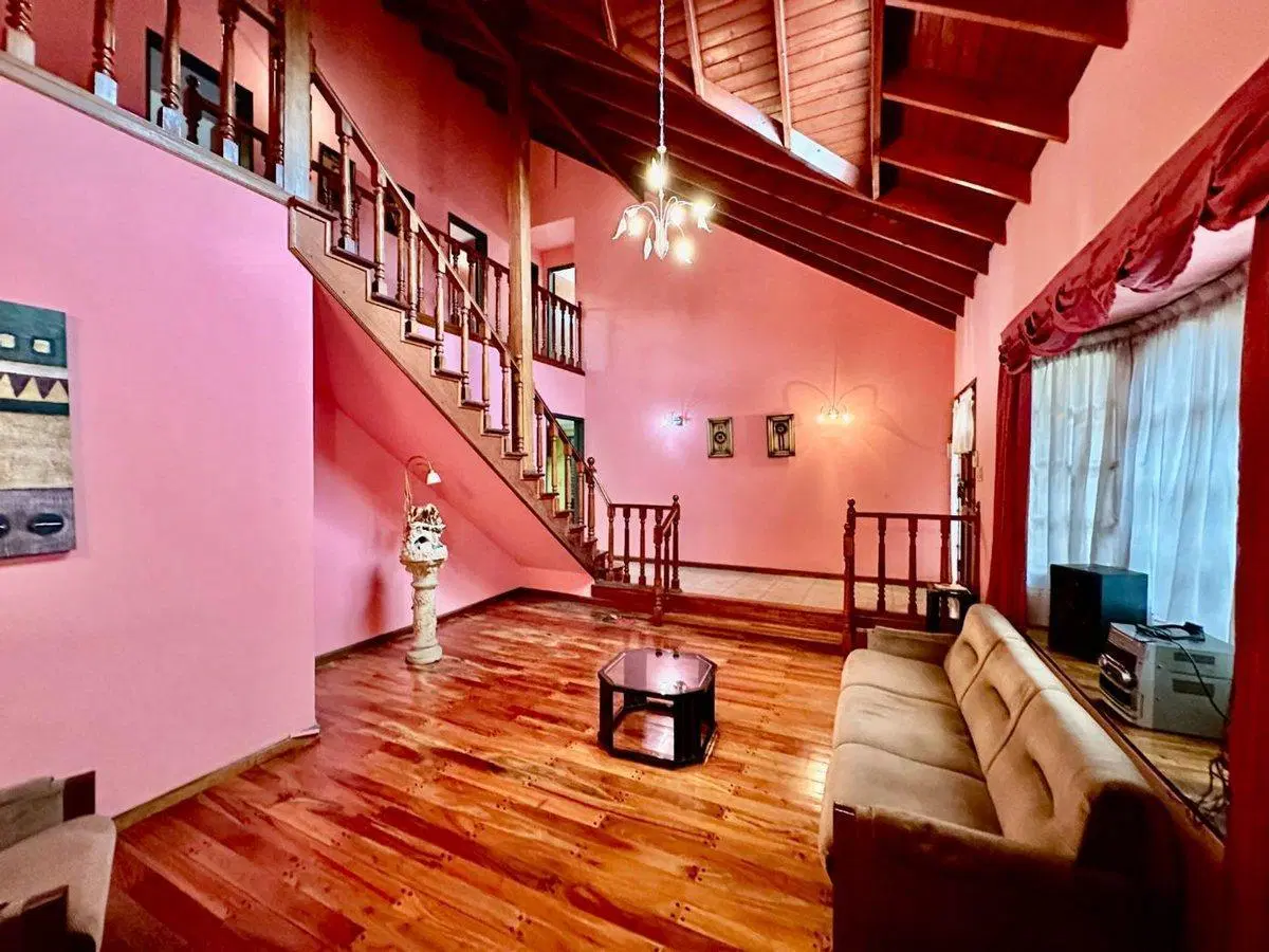 VENTA CASA 4 AMBIENTES PILETA QUINCHO COCHERA 4