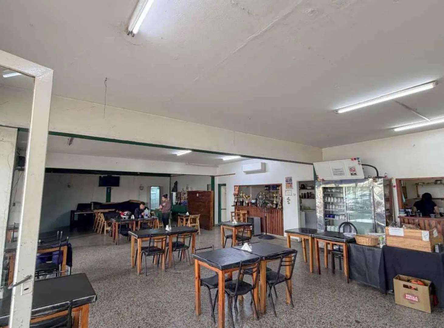 GALPON MAS DEPARTAMENTO 3 AMB Y PREDIO DEPORTIVO 8