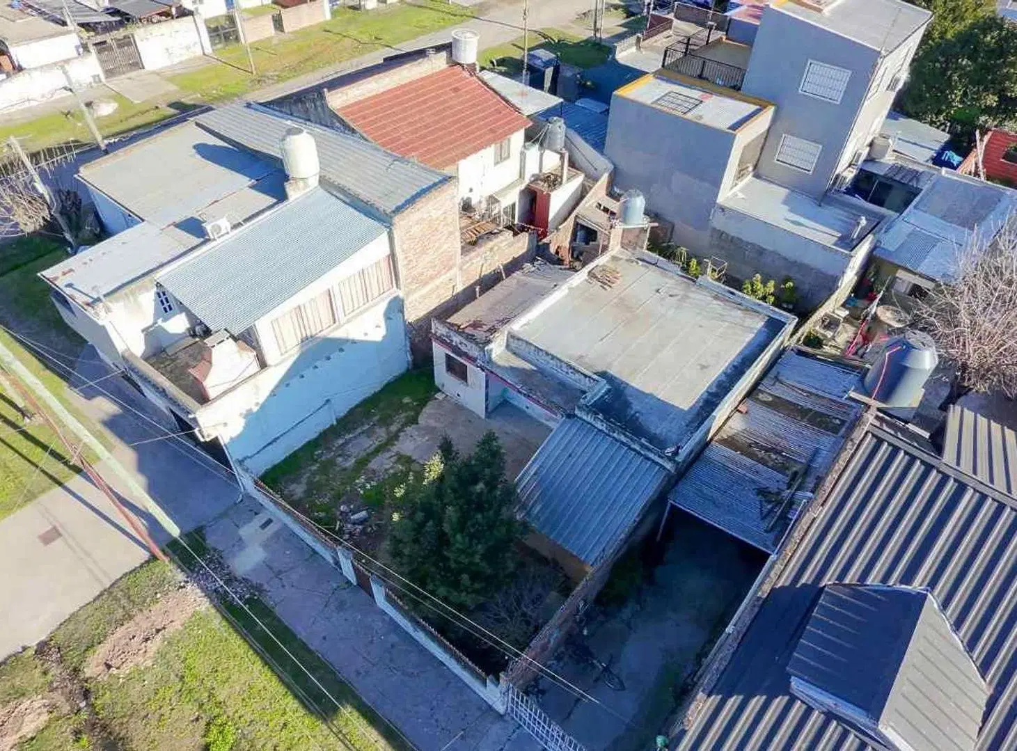 VENTA LOTE CON MEJORAS EN SAN FCO SOLANO 8
