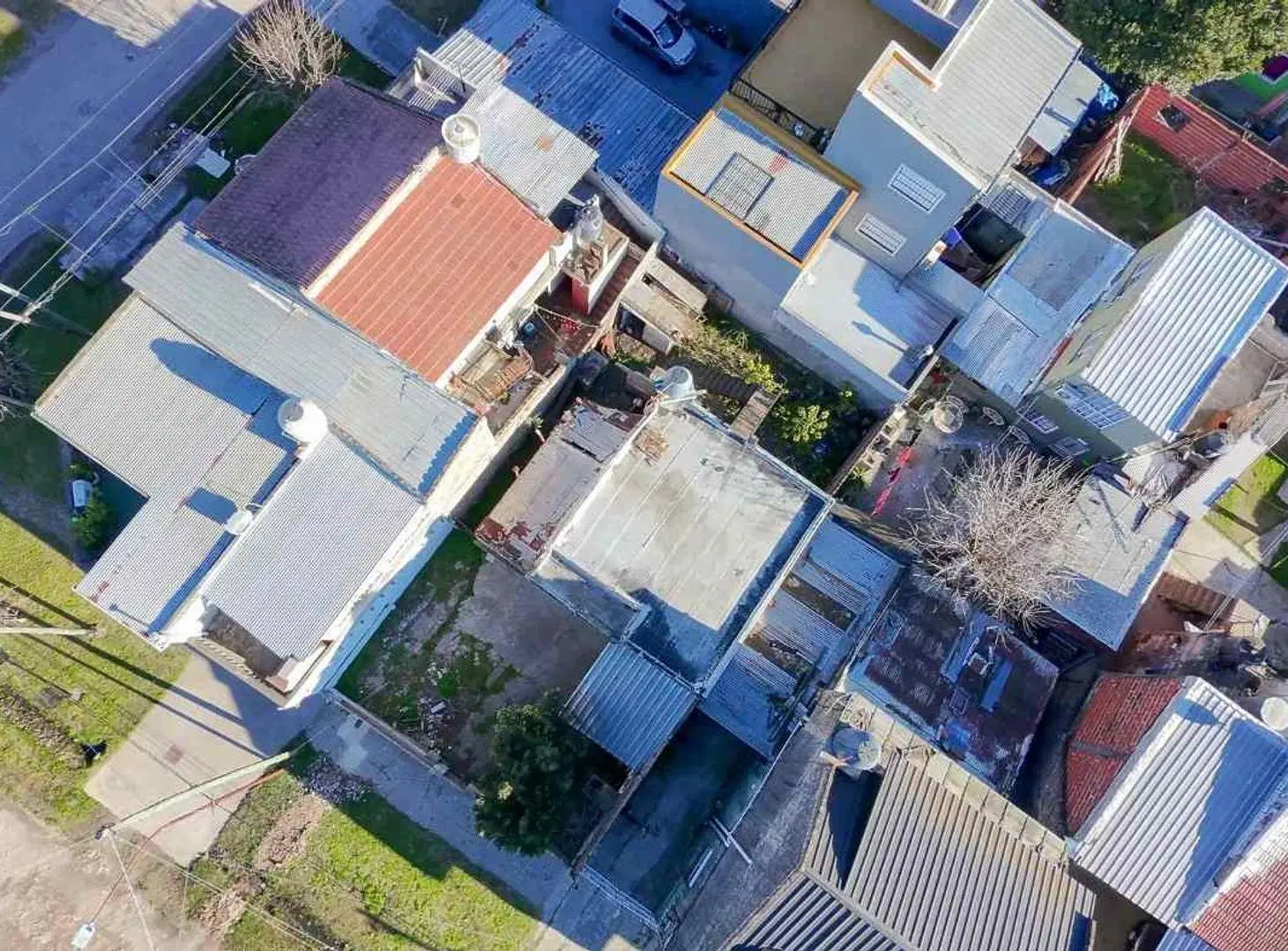 VENTA LOTE CON MEJORAS EN SAN FCO SOLANO 4