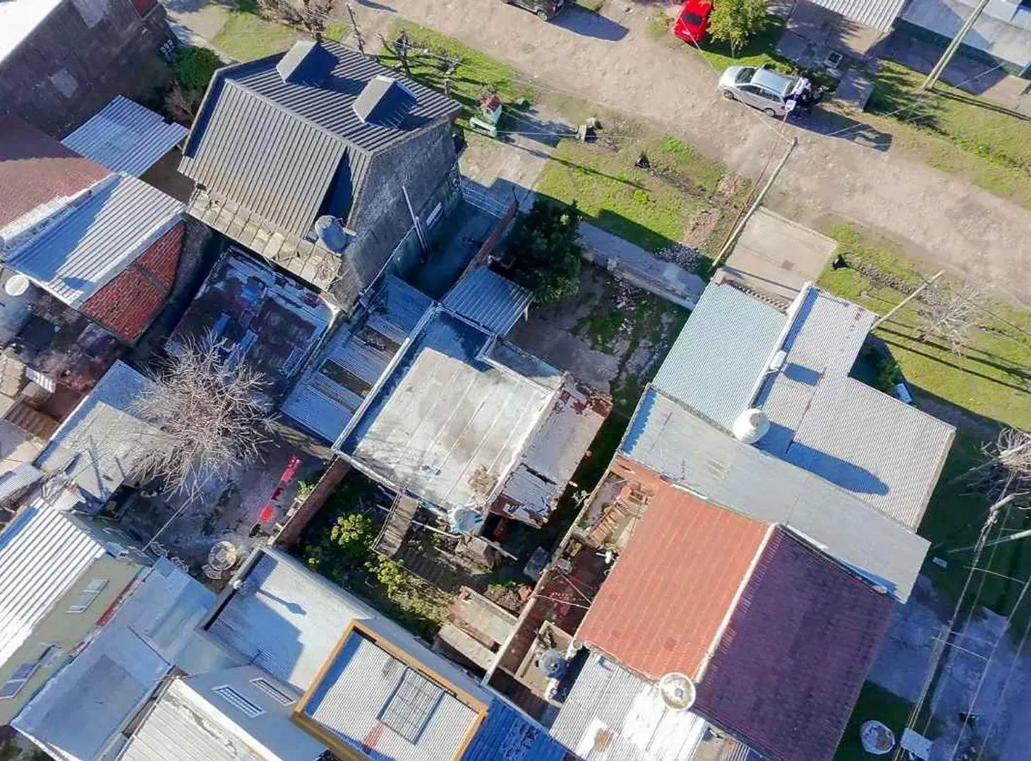 VENTA LOTE CON MEJORAS EN SAN FCO SOLANO 2