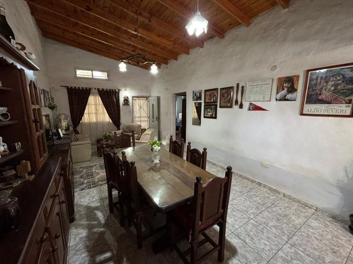 CASA 4 AMBIENTE CON JARDIN EN VENTA EN EZPELETA 2