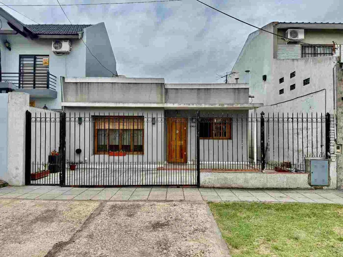 VENTA CASA 4 AMB JOSE MARMOL 3
