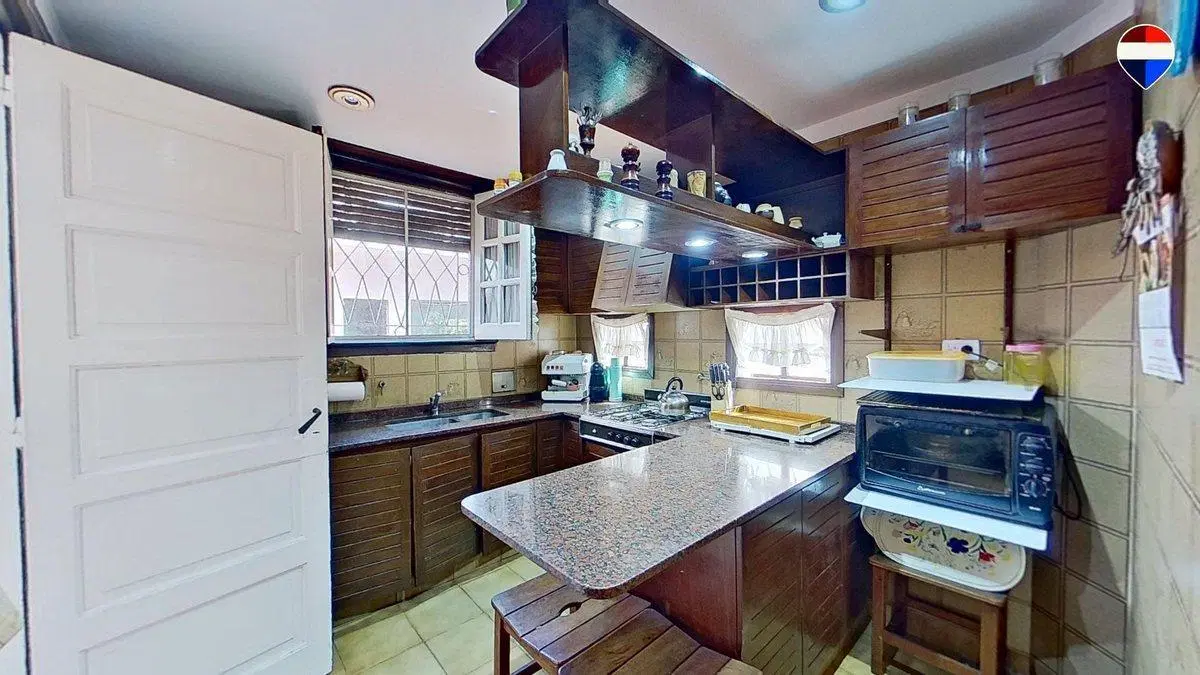 VENTA  CASA 5 AMB  C/GARAGE ,PATIO Y PARRILLA 5