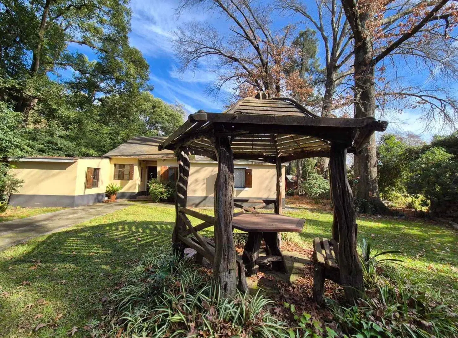 CASA 5 AMBIENTES EN VENTA EN EL TREBOL CON PILETA 4