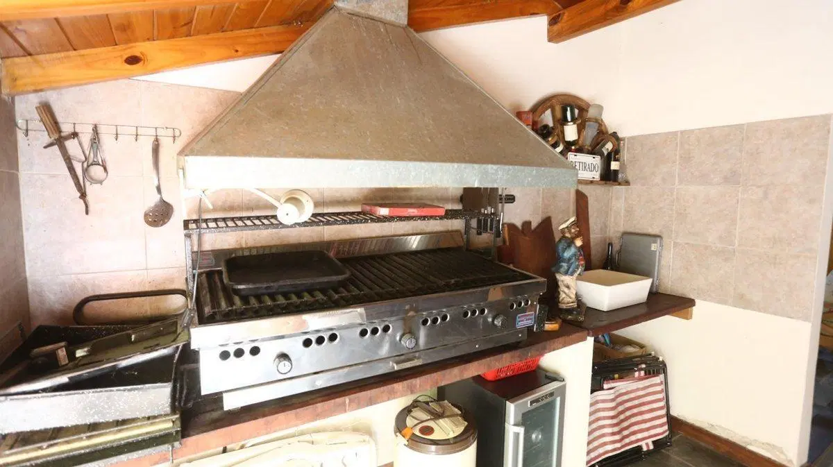 CASA 5 AMBIENTES EN VENTA EN EL TREBOL CON PILETA 8