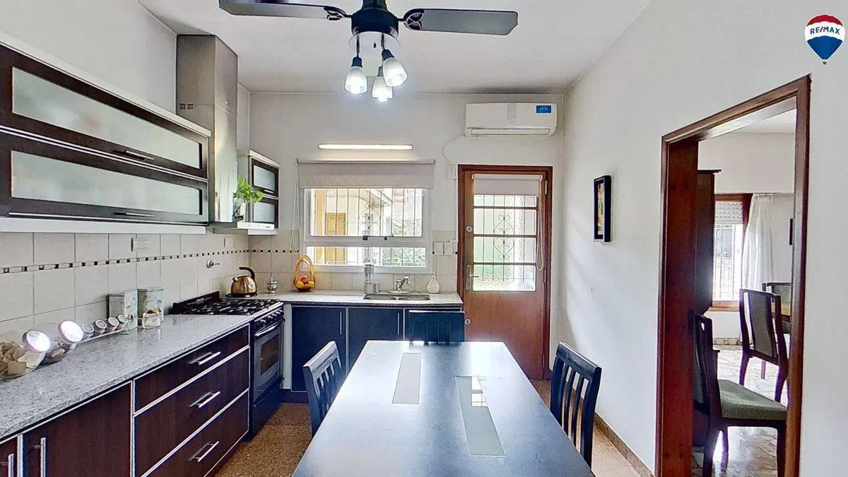 VENTA CASAS FCIO VARELA CENTRO CON PILETA 3