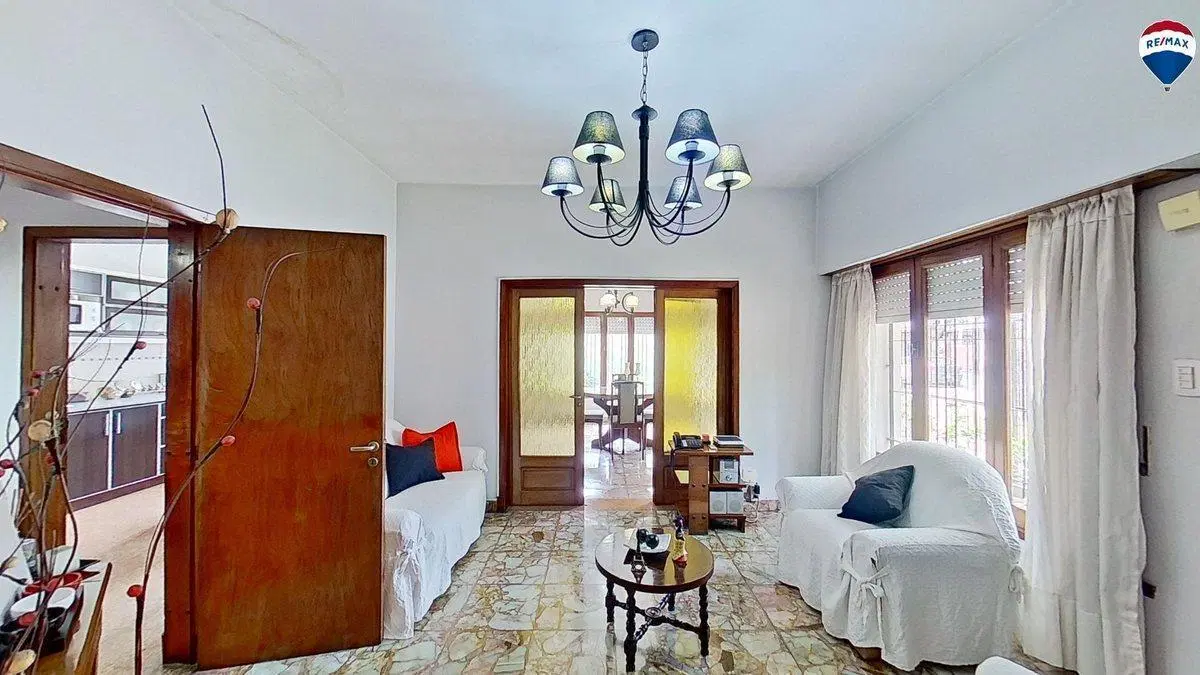 VENTA CASAS FCIO VARELA CENTRO CON PILETA 5