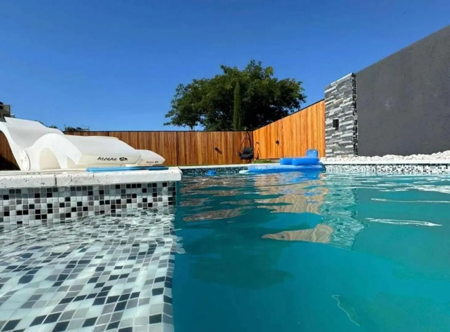 CASA 2 AMB VENTA BARRIO LA HERMOSURA, LA PLATA 8