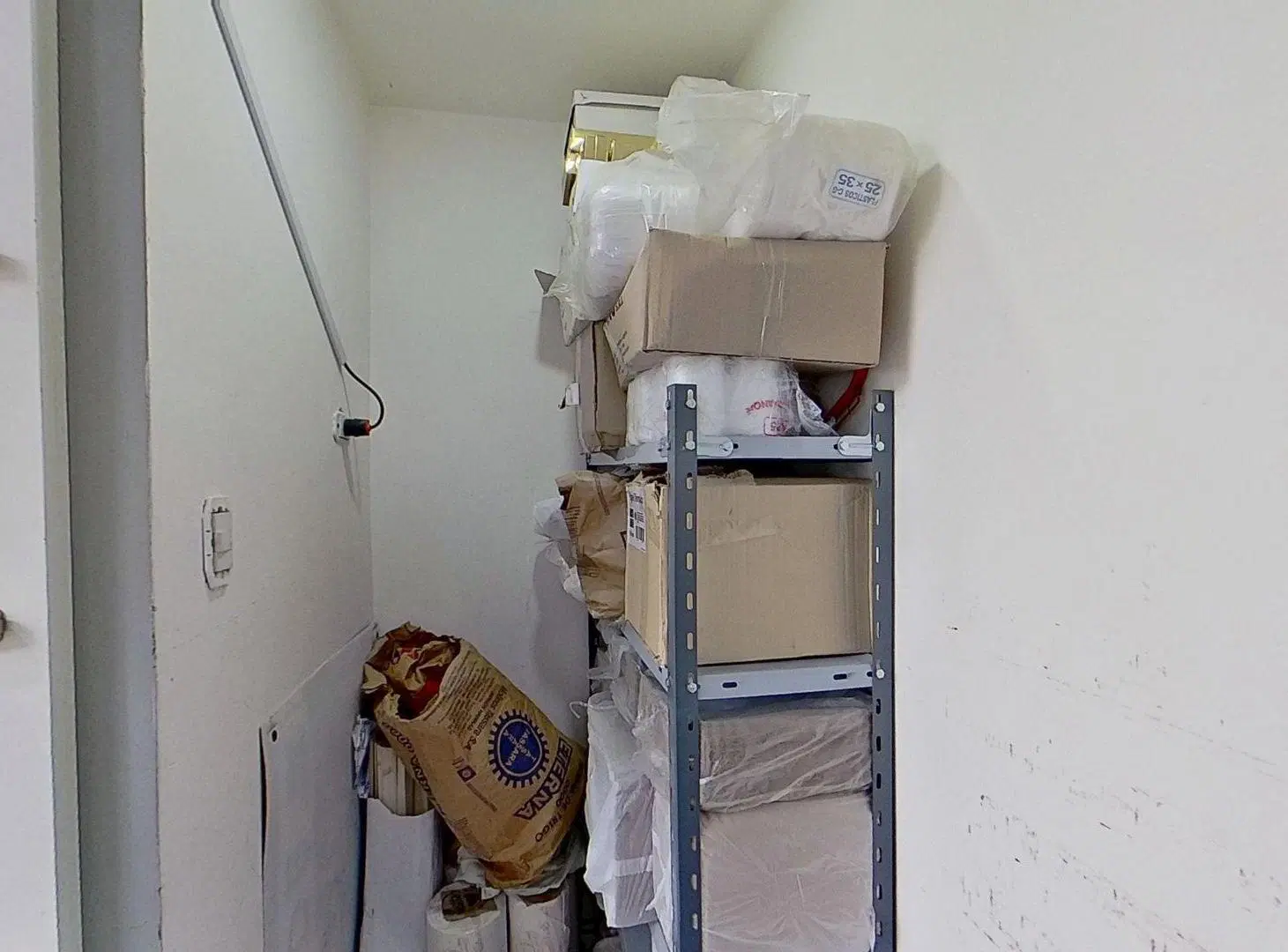AMPLIO LOCAL CON DOBLE ALTURA EN VENTA, AVELLANEDA 5