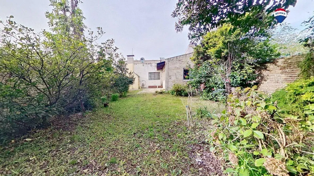 VENTA CASA 4 AMB  LANUS CON JARDIN, GARAGE Y DPTO 4