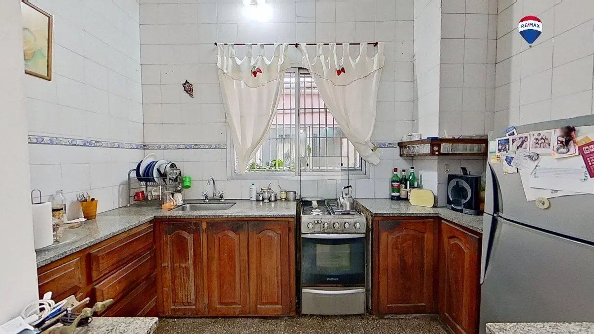 VENTA CASA 4 AMB  LANUS CON JARDIN, GARAGE Y DPTO 2