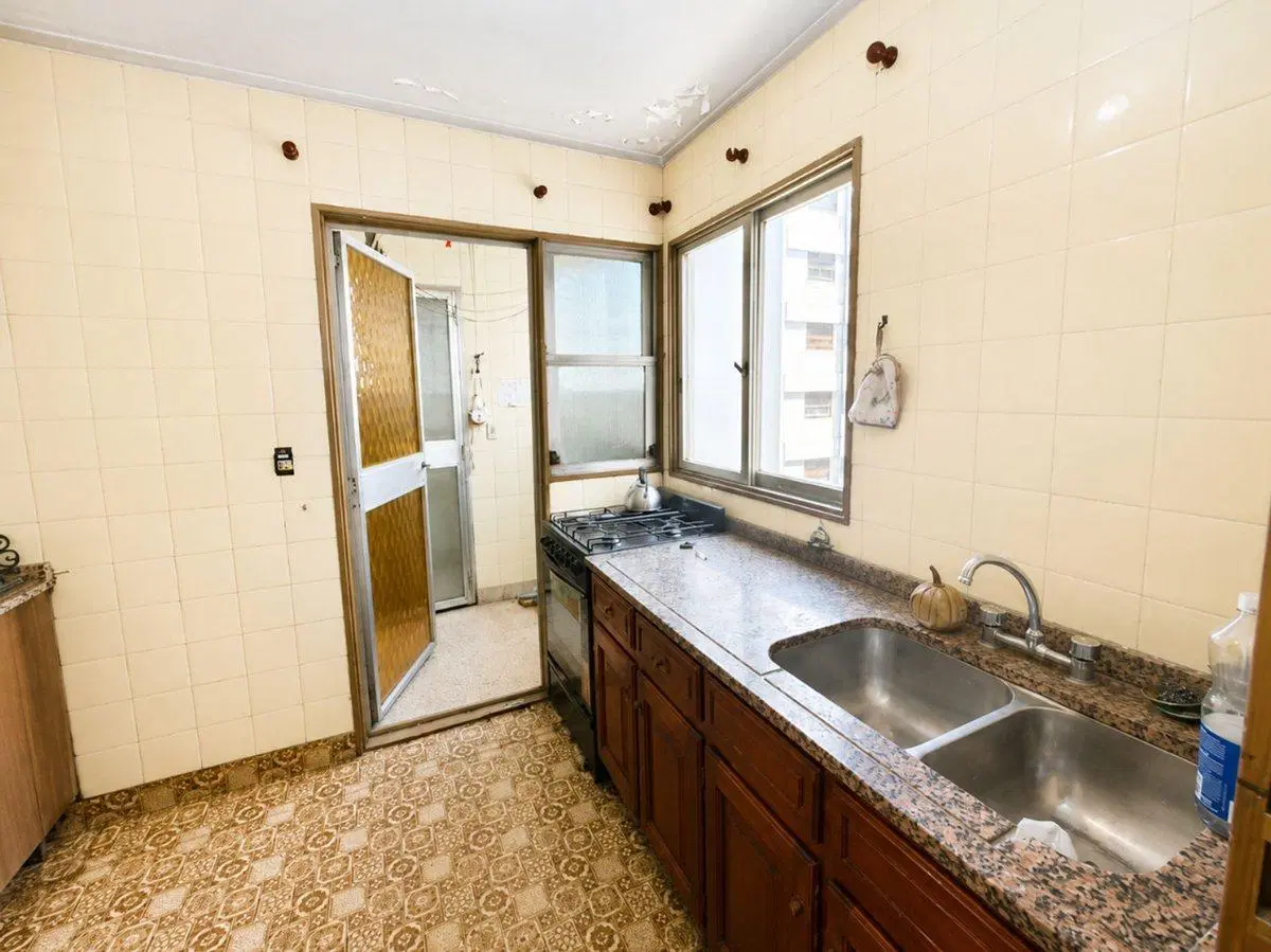 VENTA DEPTO 4 AMBIENTES CON COCHERA EN AVELLANEDA 8