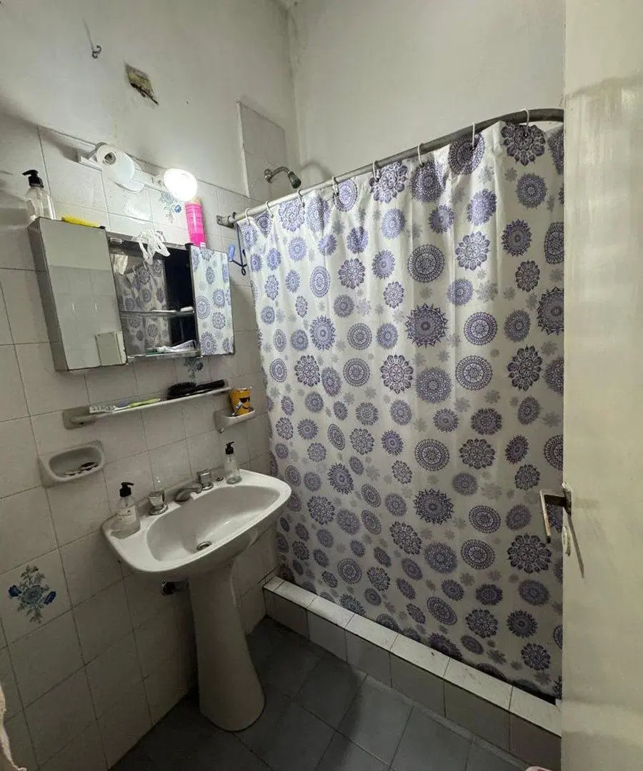 CASA 4 AMBIENTES EN VENTA EN LANUS CON GRAN PARQUE 2