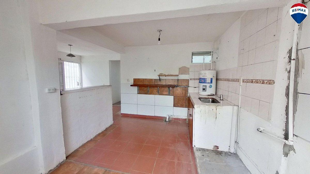 VENTA CASA 4 AMBIENTES CON PARQUE EZPELETA