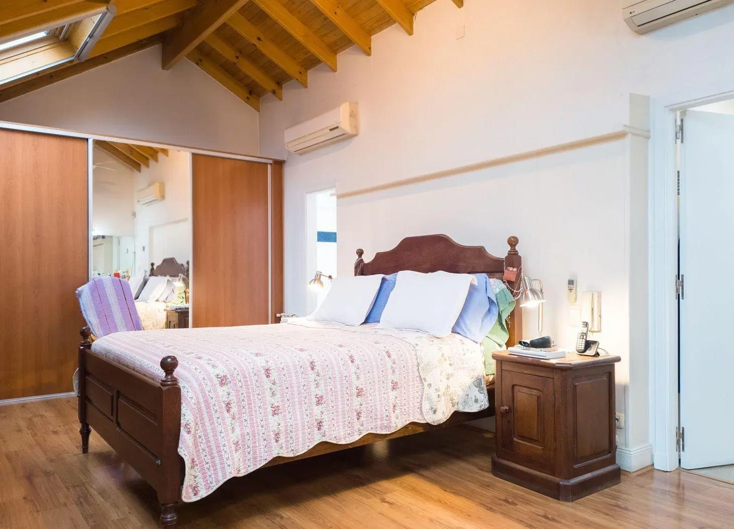 CASA 6 AMB DE CATEGORÍA EN ADROGUÉ - APTO CRÉDITO 8