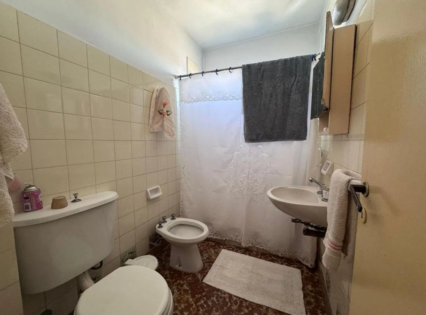 VENTA DEPARTAMENTO 4 AMB.  SARANDI APTO CREDITO 8